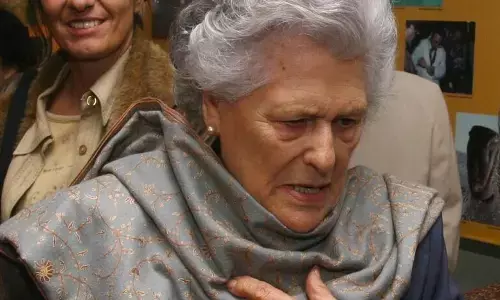 సోనియాగాంధీ తల్లి పాలోవా మయానో కన్నుమూత