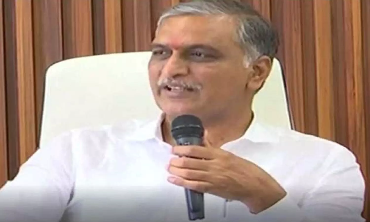 కేంద్ర మంత్రి వ్యాఖ్యలతో పొలిటికల్ హీట్.. నిర్మలకు హరీశ్ సవాల్