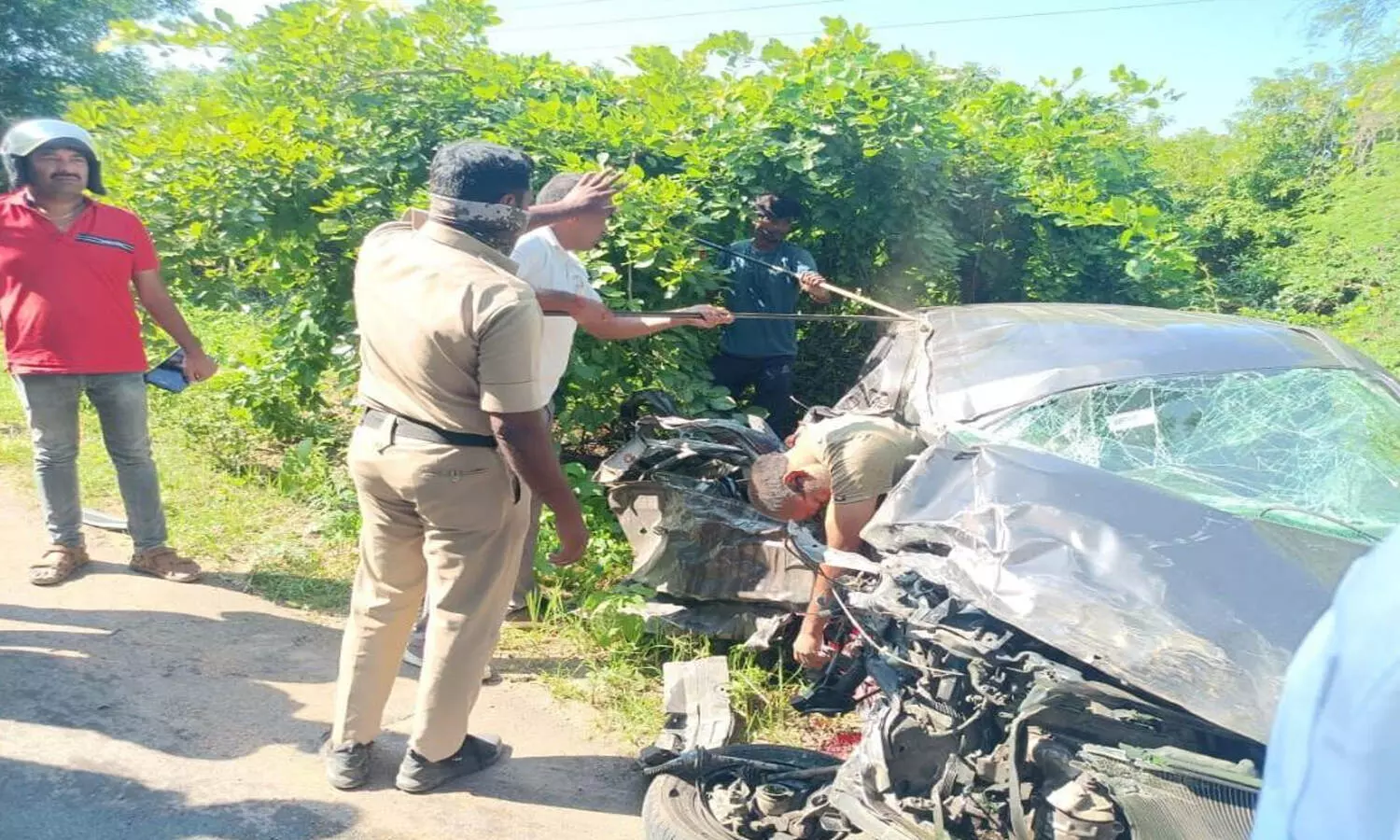 విషాదం.. దైవదర్శనానికి వెళ్తూ.. కానరానిలోకాలకు దంపతులు