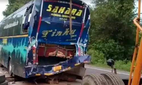 యూపీ లో ఘోర రోడ్డు ప్రమాదం.. నలుగురు మృతి