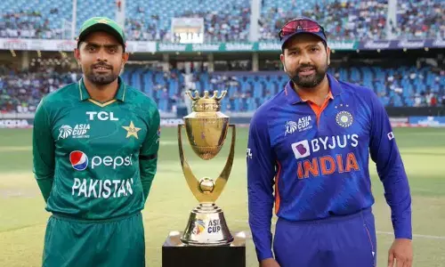 టాస్ గెలిచి ఫీల్డింగ్ ఎంచుకున్న పాక్