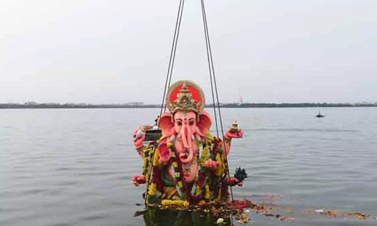 దిగొచ్చిన ప్రభుత్వం.. ట్యాంక్‌బండ్ లోనే నిమజ్జనం