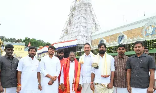 తిరుమలలో మంత్రుల అన్యమత ప్రార్థనలు