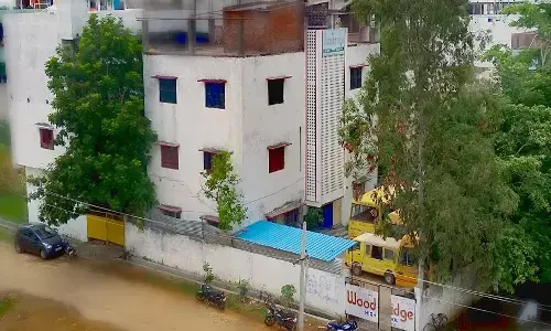 హోంవర్క్ చేయలేదని కొట్టిన టీచర్.. చిన్నారి మృతి