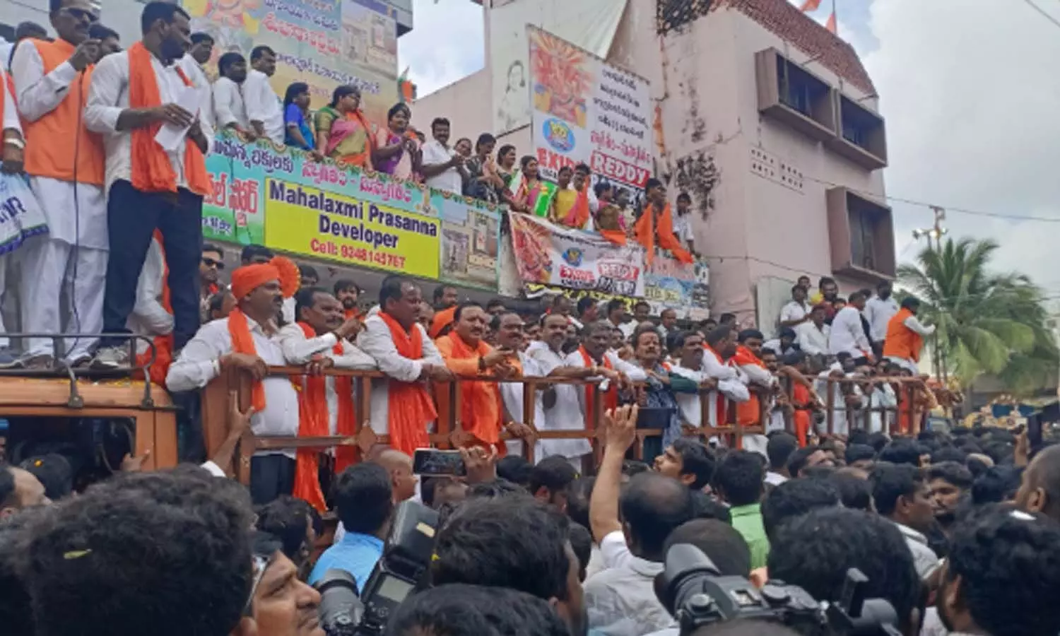 రికార్డు స్థాయిలో బాలాపూర్ గణేష్ లడ్డూ వేలం