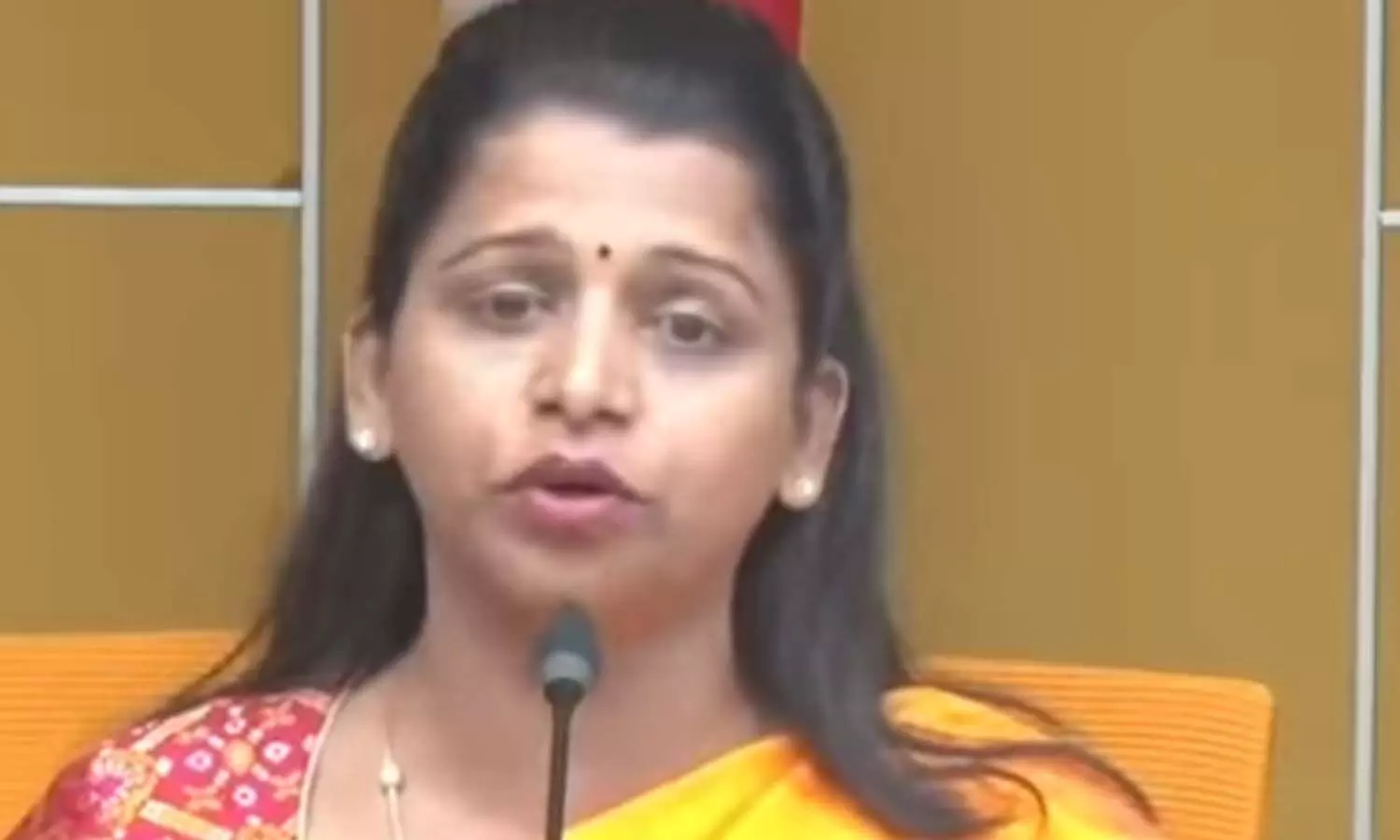 రైతులను ఇలా అవమానిస్తారా?