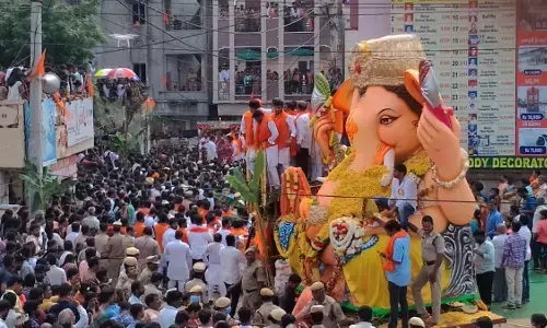 కొనసాగుతున్న నిమజ్జనం.. మధ్యాహ్నం వరకూ