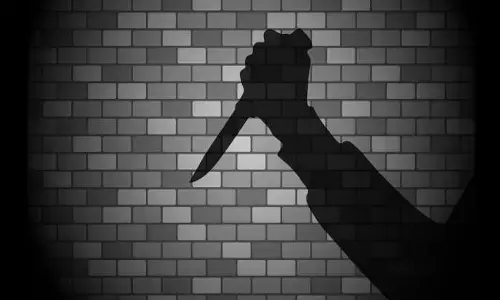 కూతుర్ని రోకలిబండతో కొట్టి చంపిన తండ్రి.. అసలు విషయమేంటి ?