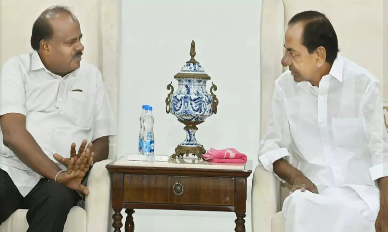 కేసీఆర్ తో కుమారస్వామి భేటీ