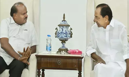 కేసీఆర్ తో కుమారస్వామి భేటీ