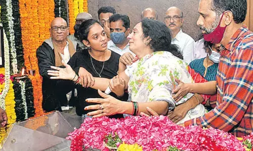 నేడు అధికారిక లాంఛనాలతో అంత్యక్రియలు