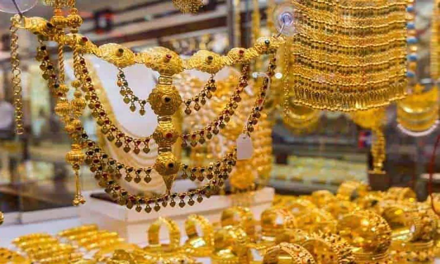 స్థిరంగా బంగారం.. పెరిగిన వెండి ధర