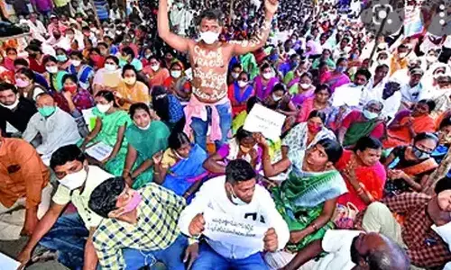 అసెంబ్లీ వద్ద ఉద్రిక్తత.. లాఠీఛార్జి