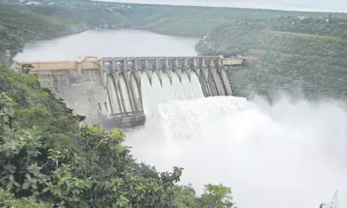 నిండుకుండలా శ్రీశైలం ప్రాజెక్టు