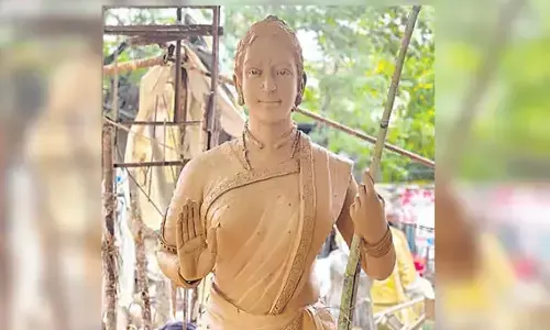 తెలంగాణ తల్లి విగ్రహానికి కాంగ్రెస్ కొత్త రూపు