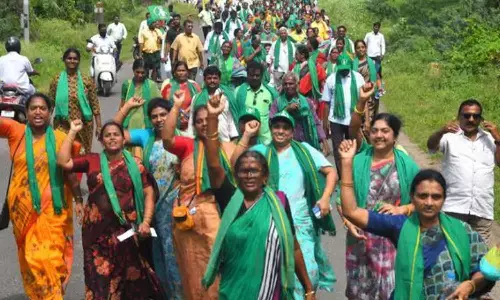 నాలుగో రోజుకు చేరిన  రైతుల పాదయాత్ర