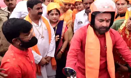 బీజేపీ మహిళ నేతల బైకు ర్యాలీ