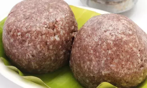 అమీర్ పేట్ హోటల్ లో రాగి సంకటి ఆర్డర్ ఇచ్చాడు.. వచ్చింది చూసి