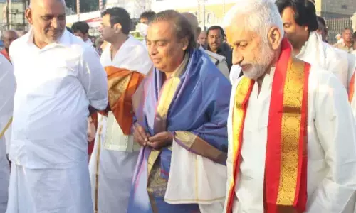 తిరుమలలో ముఖేష్ అంబానీ
