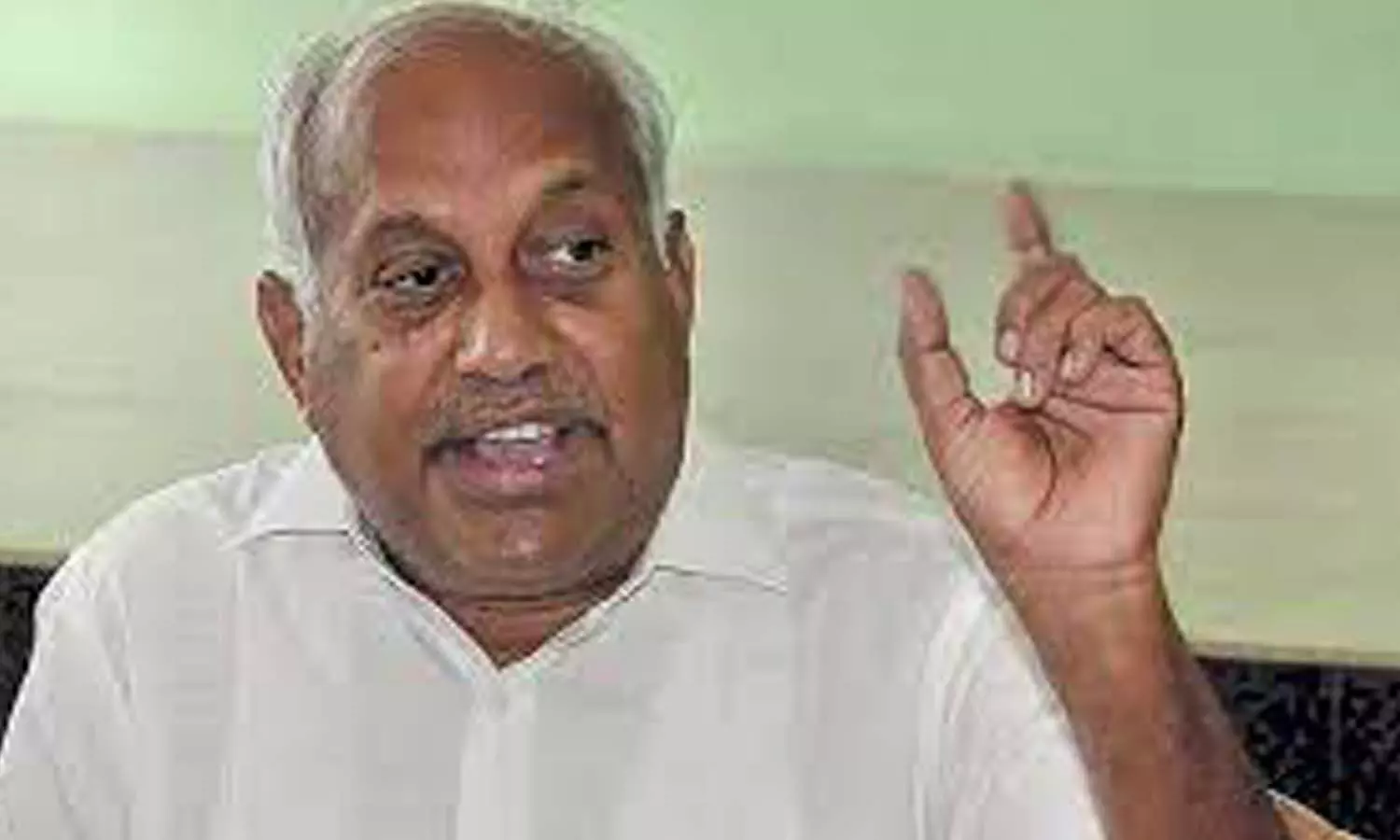 ఆజాద్ వల్లనే రాష్ట్రం రెండు ముక్కలయింది ఆజాద్ వల్లనే రాష్ట్రం రెండు ముక్కలయింది