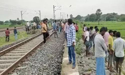 రెండు రైళ్లు.. మూడు ప్రాణాలు.. పెద్దపల్లిలో విషాదం