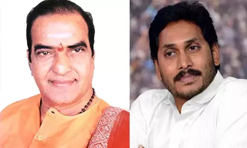 గోక్కోవడమంటే ఇదే... గీకితే చెదిరిపోతుందా?