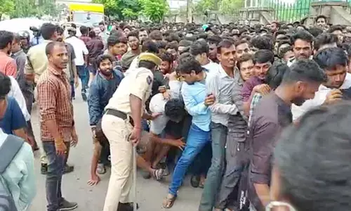 జింఖానా వద్ద టెన్షన్.. పోలీసుల లాఠీఛార్జి