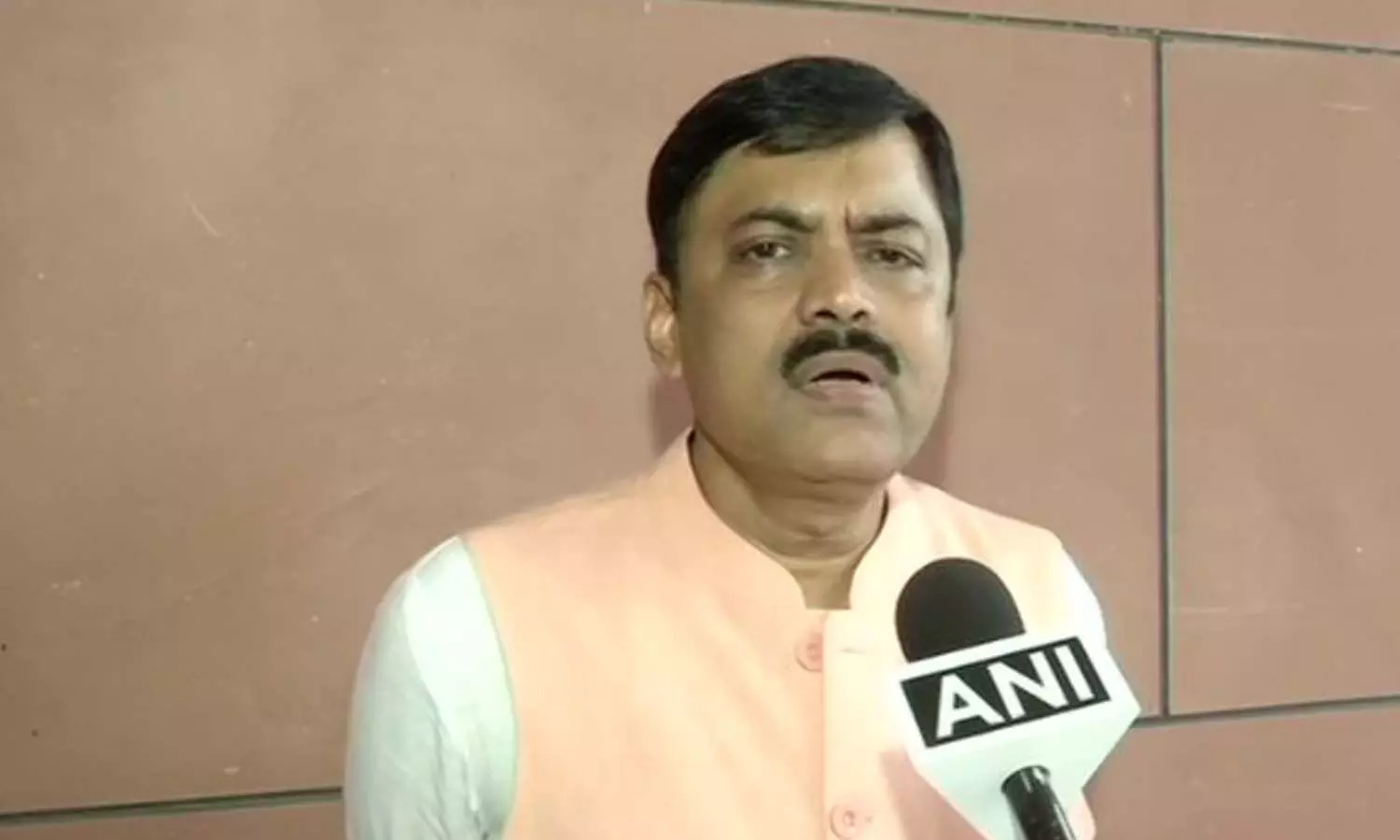 జూనియర్ ను అలా వెక్కిరిస్తారా?