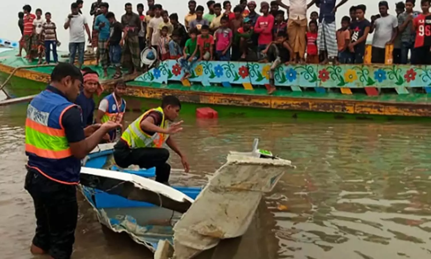 ఘోర ప్రమాదం... 23 మంది మృతి