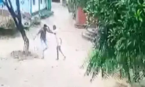 యూపీలో ఘాతుకం.. టీచర్ పై విద్యార్థి కాల్పులు