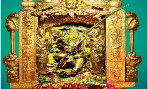 లలితా త్రిపురసుందరీ దేవి గా దర్శనమిస్తోన్న దుర్గమ్మ