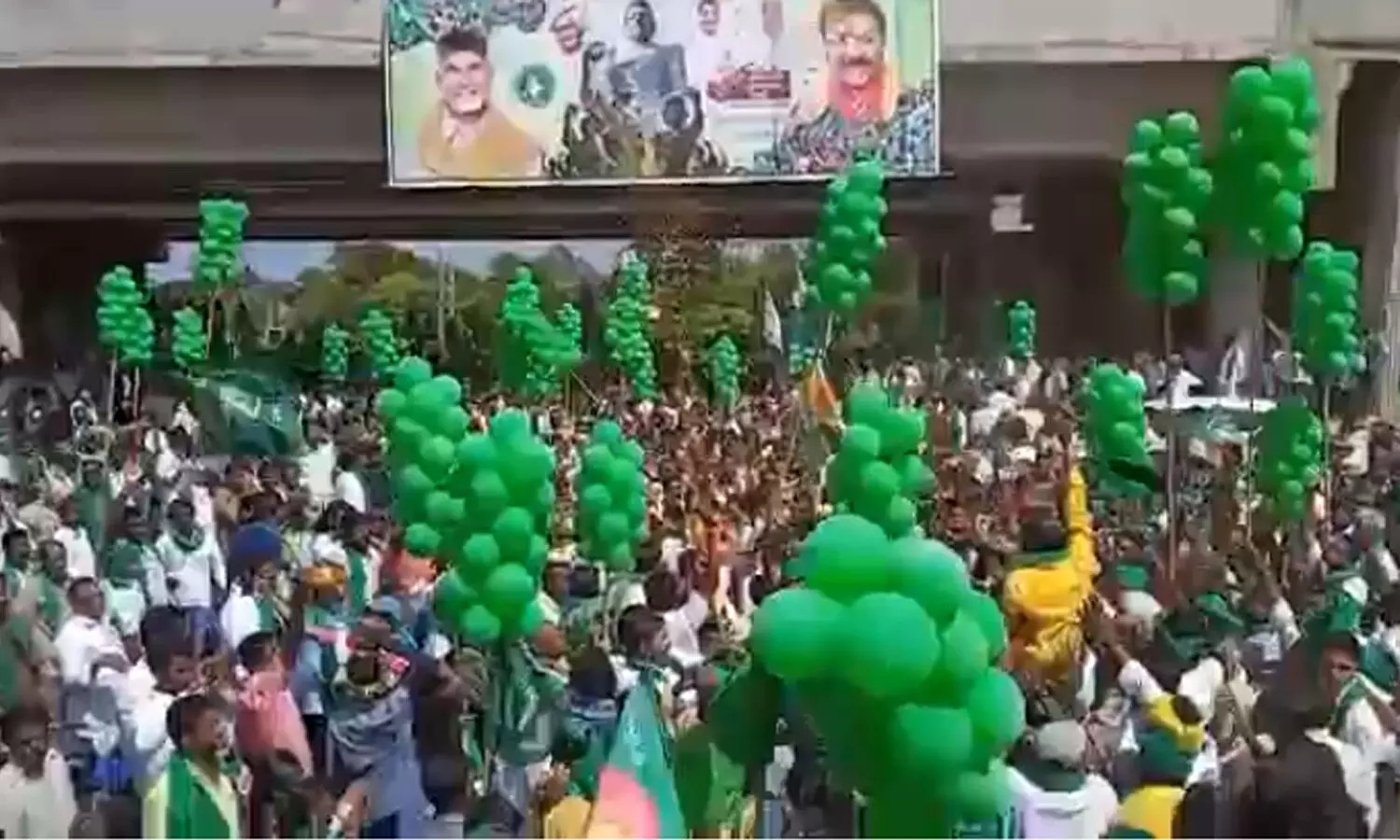 నిరసనల మధ్యనే రైతుల పాదయాత్ర