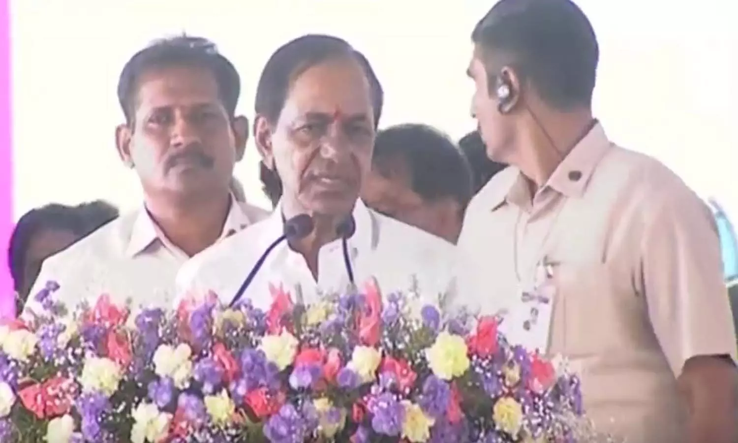 కేంద్రమంత్రులు వచ్చి తిడతారు.. తర్వాత అవార్డులిస్తారు