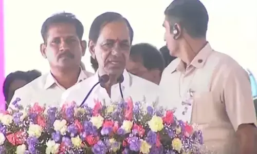 కేంద్రమంత్రులు వచ్చి తిడతారు.. తర్వాత అవార్డులిస్తారు