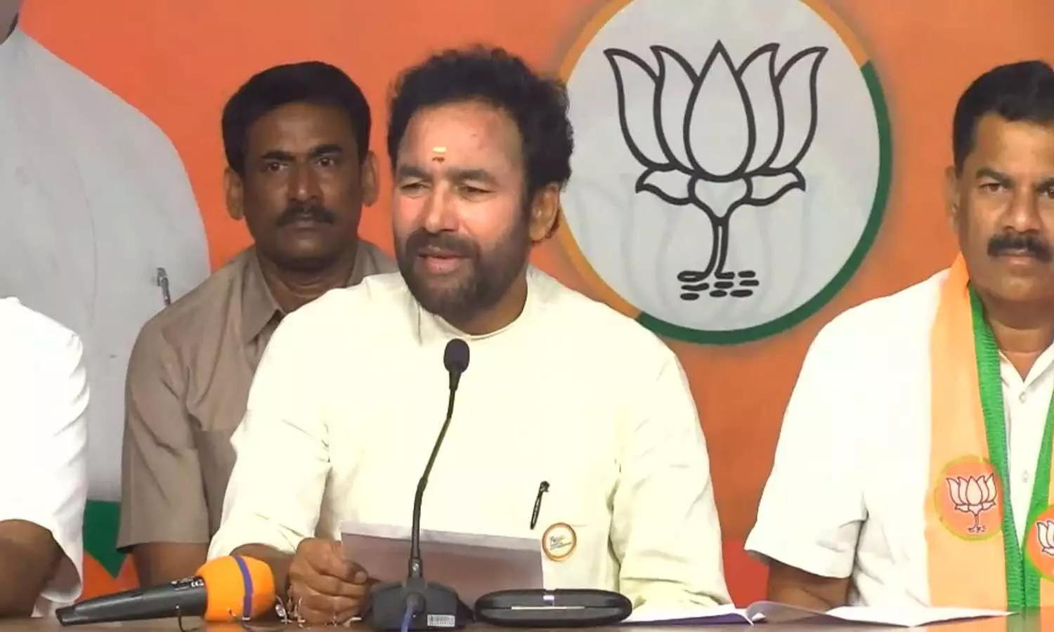 ఎంఐఎంను బలోపేతం చేసేందుకే? ఎంఐఎంను బలోపేతం చేసేందుకే?