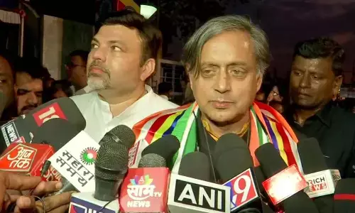 శశిథరూర్ కు దూరంగా టి. కాంగ్రెస్ నేతలు