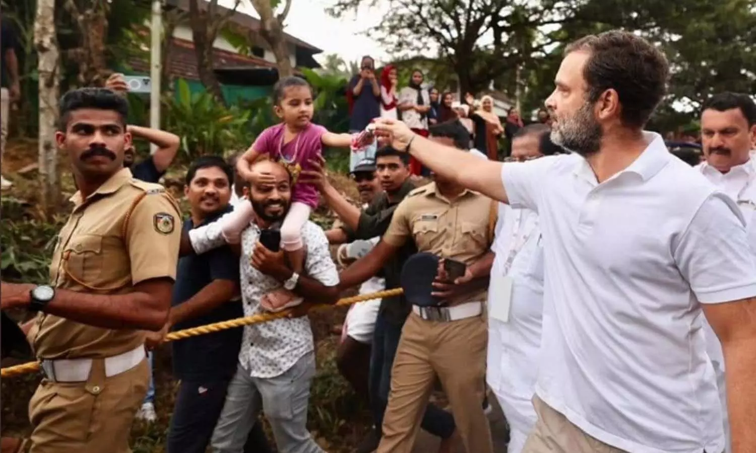 మైసూరులో పాదయాత్ర... పెరుగుతున్న మద్దతు మైసూరులో పాదయాత్ర... పెరుగుతున్న మద్దతు