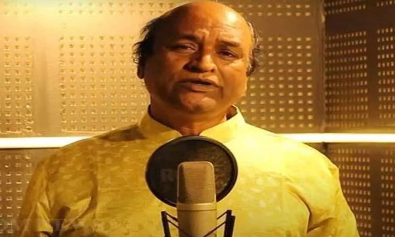 గర్భా నృత్యం చేస్తూ ఒకరు.. పాటలు పాడుతూ మరొకరు హఠాన్మరణం