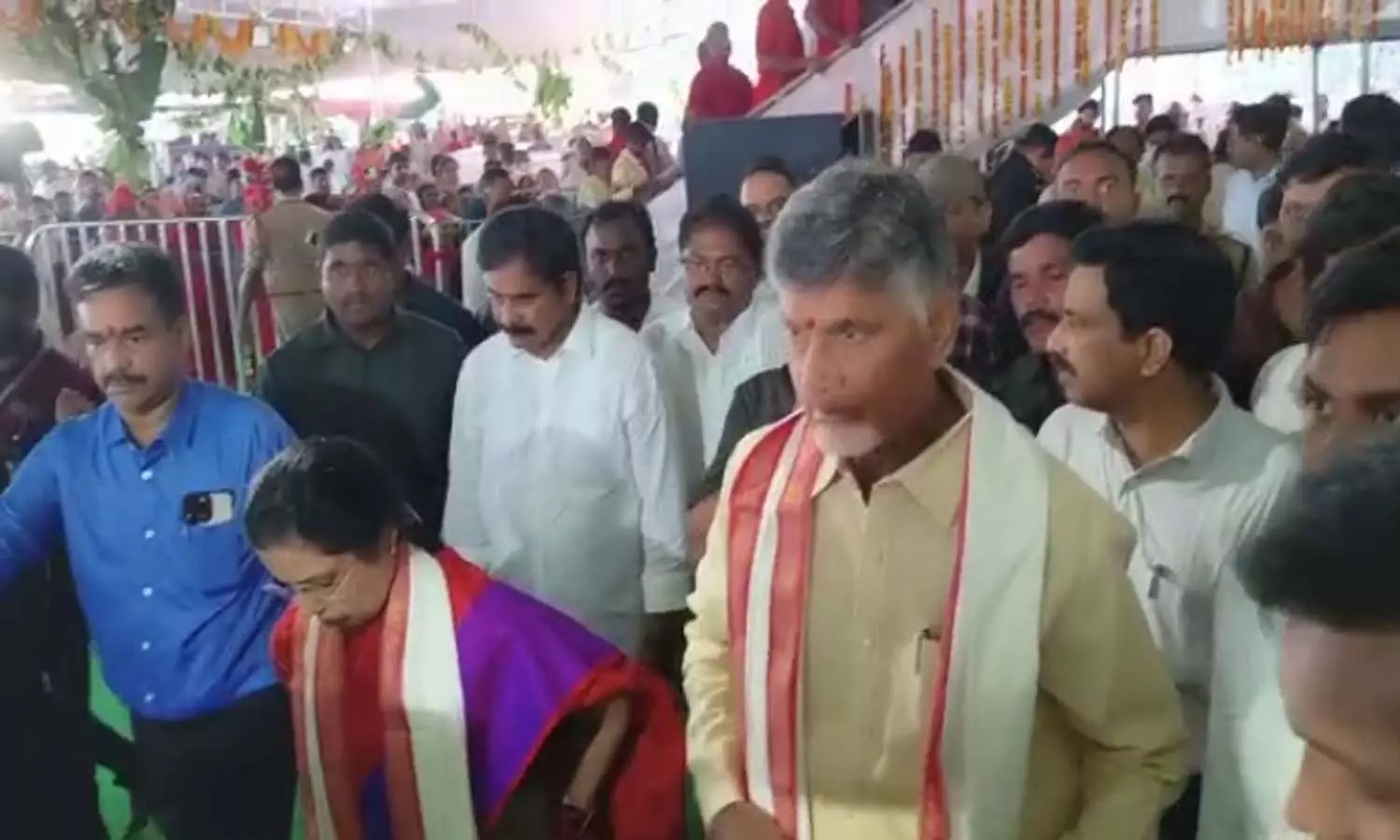 దుర్గమ్మను దర్శించుకున్న చంద్రబాబు