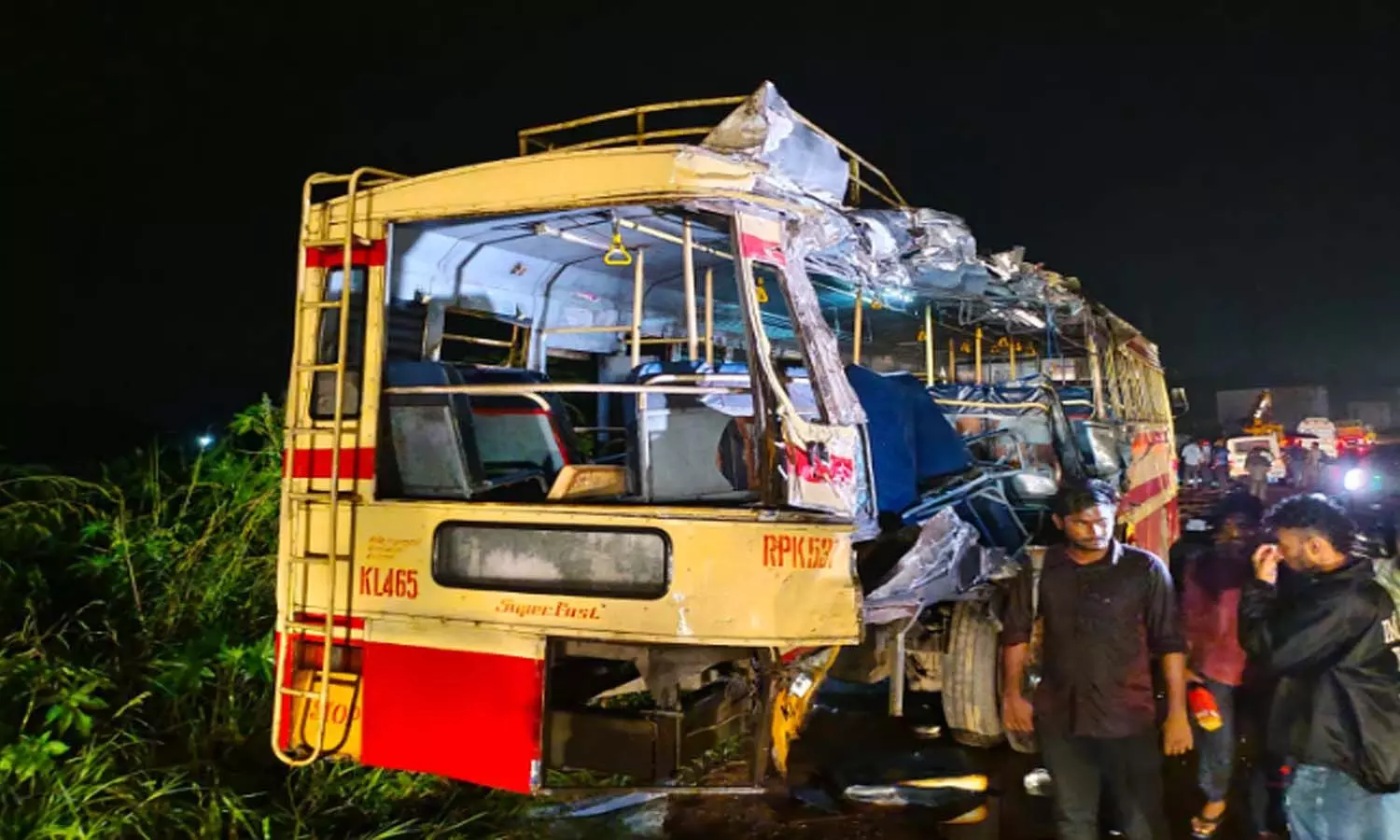 పండగపూట విషాదం.. 9 మంది విద్యార్థులు మృతి