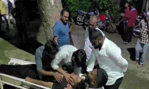 వరంగల్: మందు పార్టీ చేసుకుంటుండగా.. ఒక్కసారిగా పడ్డ పిడుగు