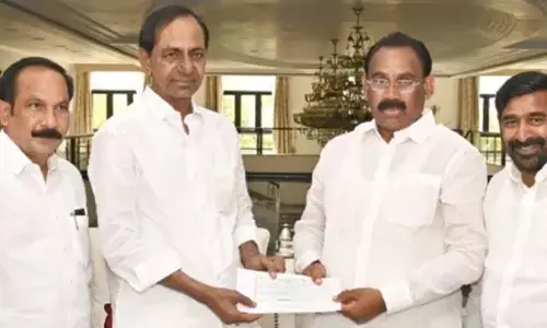 కూసుకుంట్లకు రూ.40 లక్షలిచ్చిన కేసీఆర్