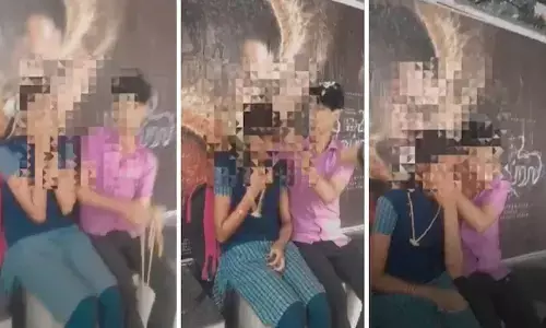 బస్టాండ్లో స్కూల్ విద్యార్థినికి తాళి కట్టిన విద్యార్థి