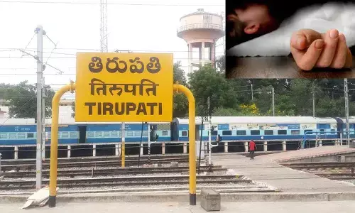 అమానవీయం.. చనిపోయిన కొడుకుని బైక్ పై ఇంటికి తీసుకెళ్లిన తండ్రి