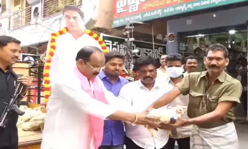 ఈ టీఆర్ఎస్ నేతకు ఈసీ నోటీసులు