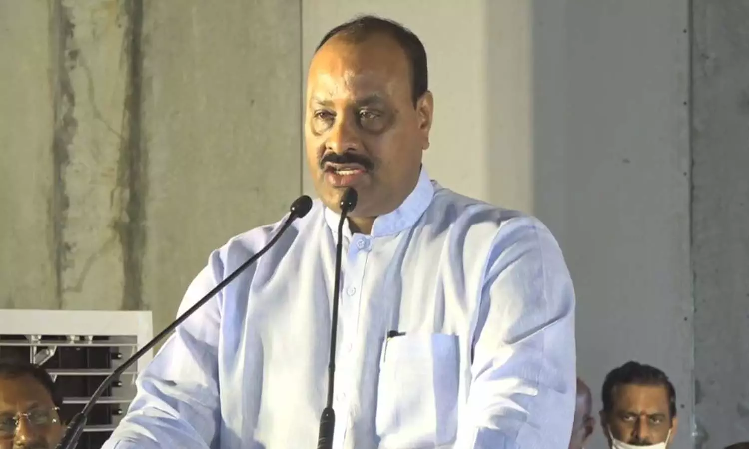 ఏంటీ అక్రమ కేసులు.. తిప్పికొడతాం