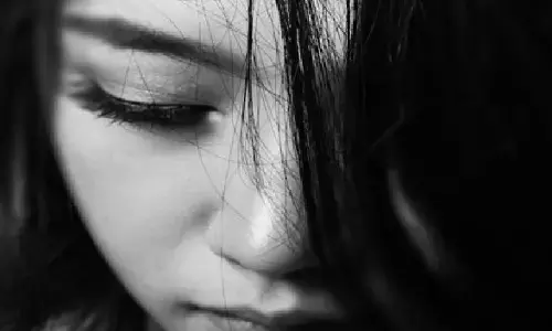 బైక్ పై వెళ్తున్న వివాహితను ఢీ కొట్టి.. అత్యాచారం