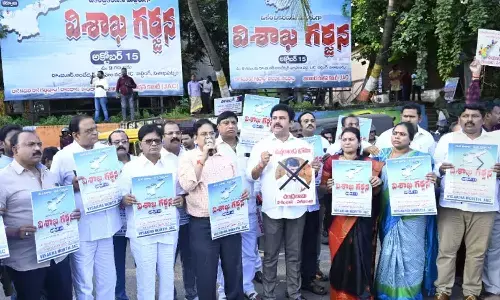 తీరంలో తీన్ మార్