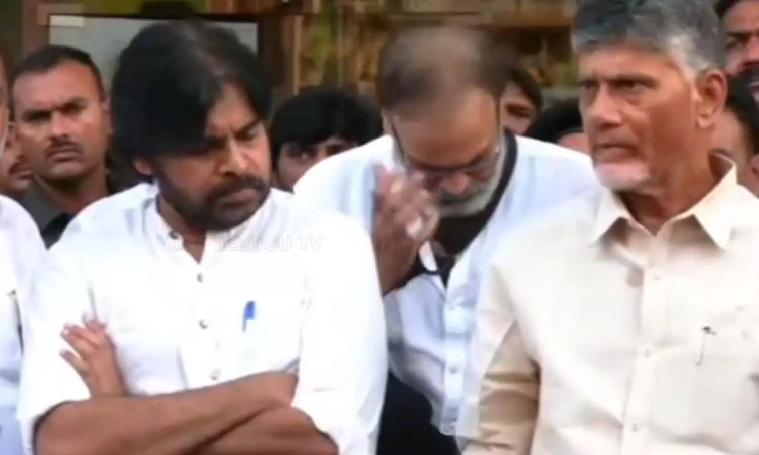 పవన్, బాబు భేటీపై బీజేపీ హైకమాండ్ ఏమందంటే? పవన్, బాబు భేటీపై బీజేపీ హైకమాండ్ ఏమందంటే?