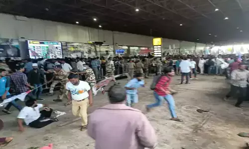 విశాఖ ఎయిర్ పోర్టులో దాడి ఘటన.. వారిద్దరిపై చర్యలు తీసుకున్న ప్రభుత్వం